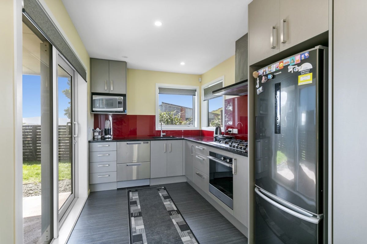 80 Cedarwood Street, Woodridge, Wellington - Carousel 2