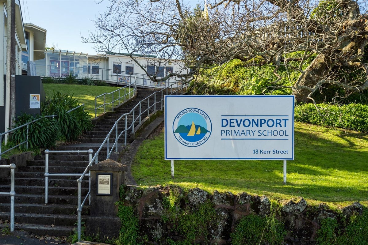 11 Sinclair Street, Devonport, Auckland - Carousel 17