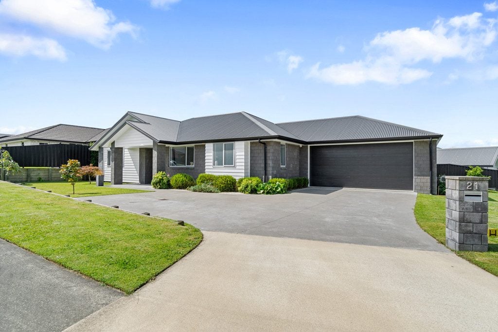 21 Oak Ridge Drive, Te Awamutu, Te Awamutu - Carousel 1