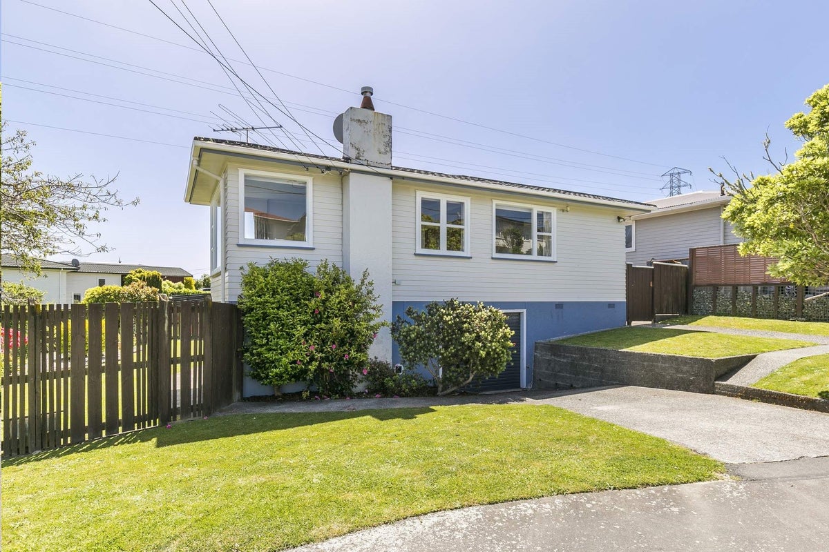 18 Alder Place, Newlands, Wellington - Carousel 1