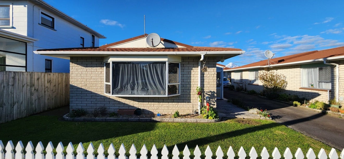 67 Wallace Place, Westown, New Plymouth - Carousel 1