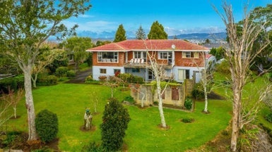 25 Raelene Place, Massey, Auckland - Carousel 1