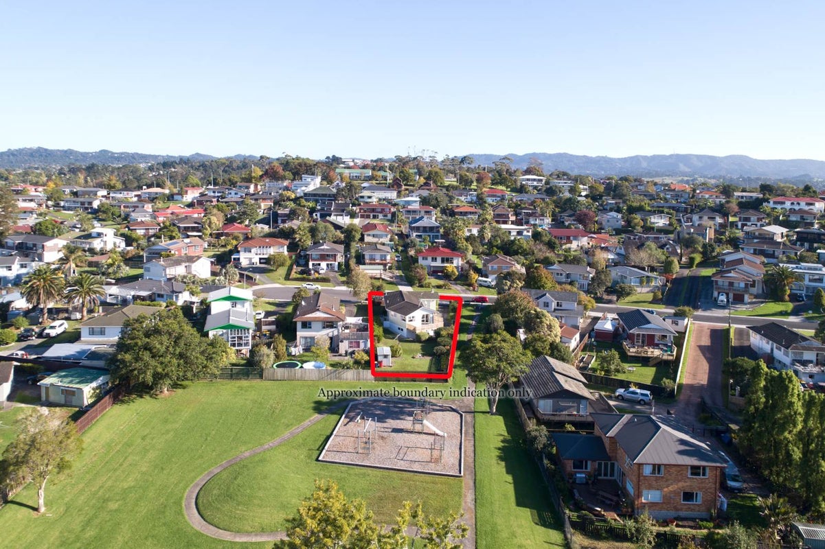 17 Lydford Place, Glendene, Auckland - Carousel 1