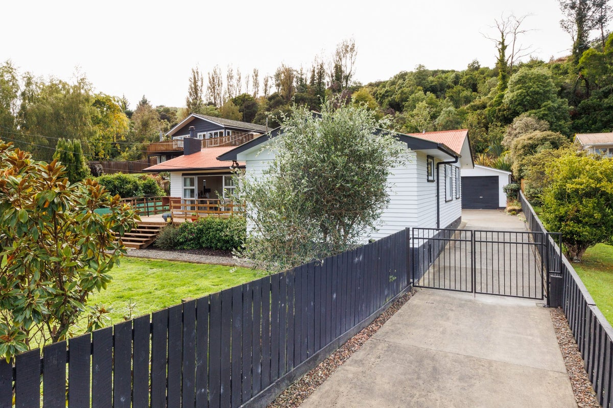 453 Aokautere Drive, Palmerston North - Carousel 26