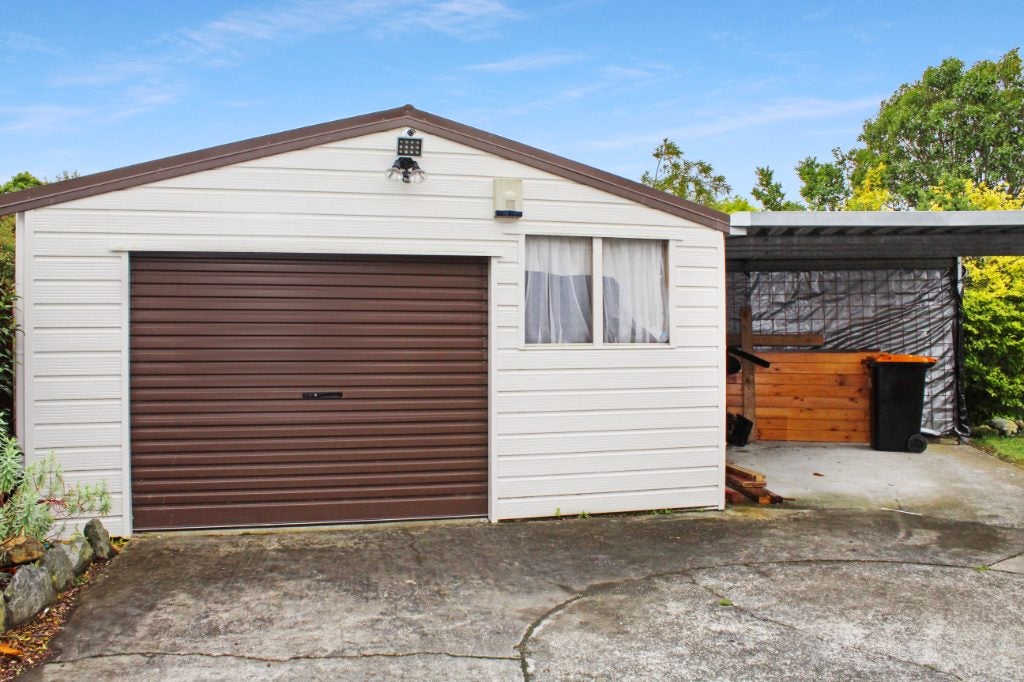 21 Rosedale Crescent, Cloverlea, Palmerston North - Carousel 12