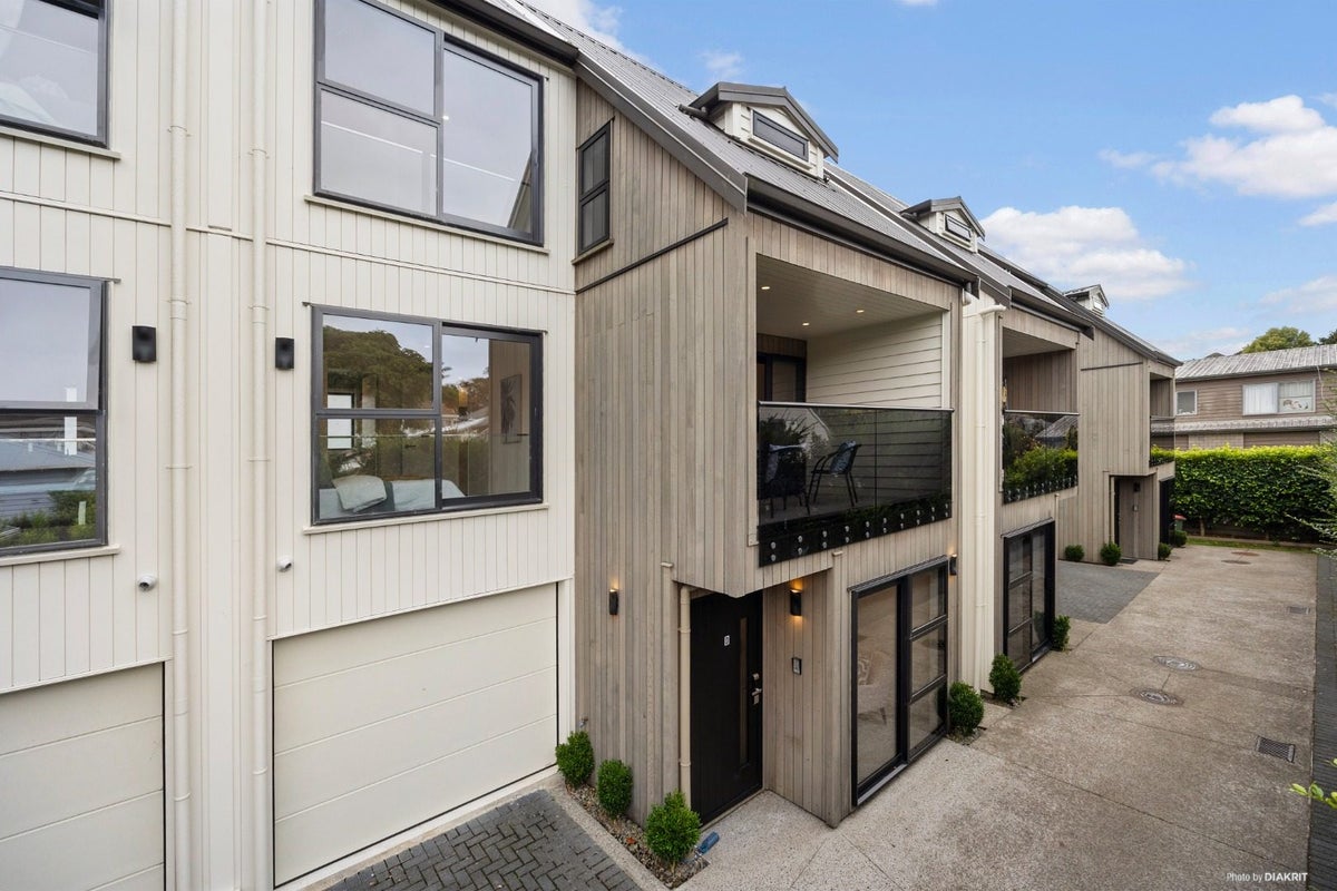 17D Beckenham Avenue, Royal Oak, Auckland - Carousel 1