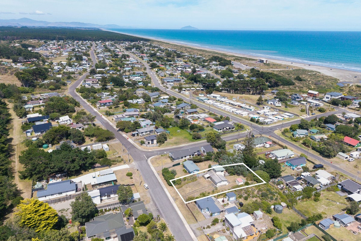 161 Kahukura Avenue, Waitarere Beach, Levin - Carousel 2