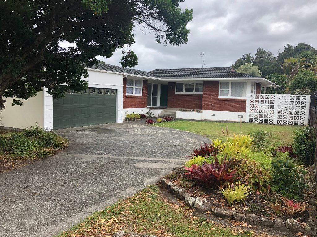17 Fairway Drive, Kamo, Whangarei - Carousel 1