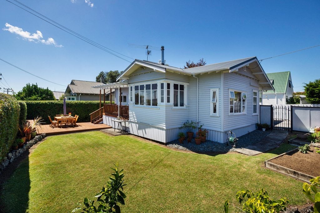 15 Maybeck Road, Mount Albert, Auckland - Carousel 1