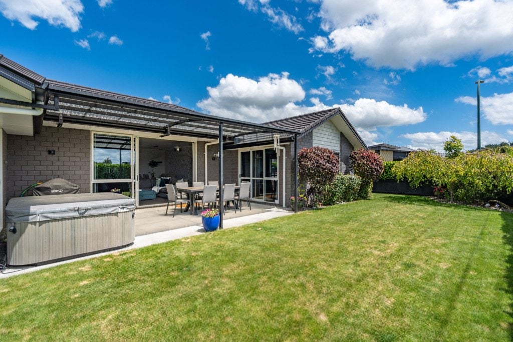 1 Ruske Place, Grandview Heights, Hamilton, Waikato - Carousel 2