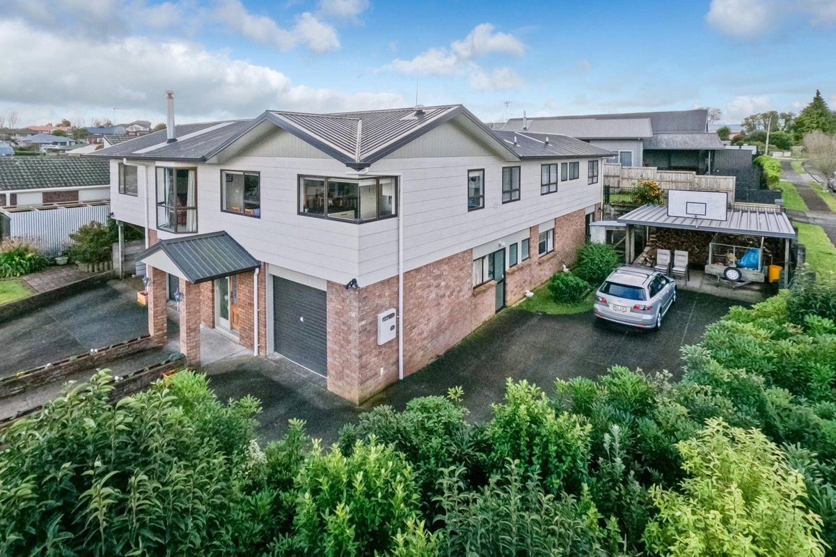 194 Newcastle Road, Nawton, Hamilton - Carousel 1