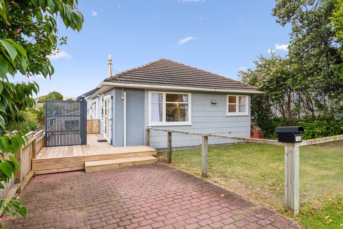 105 Seaview Road, Paraparaumu Beach, Paraparaumu - Carousel 1