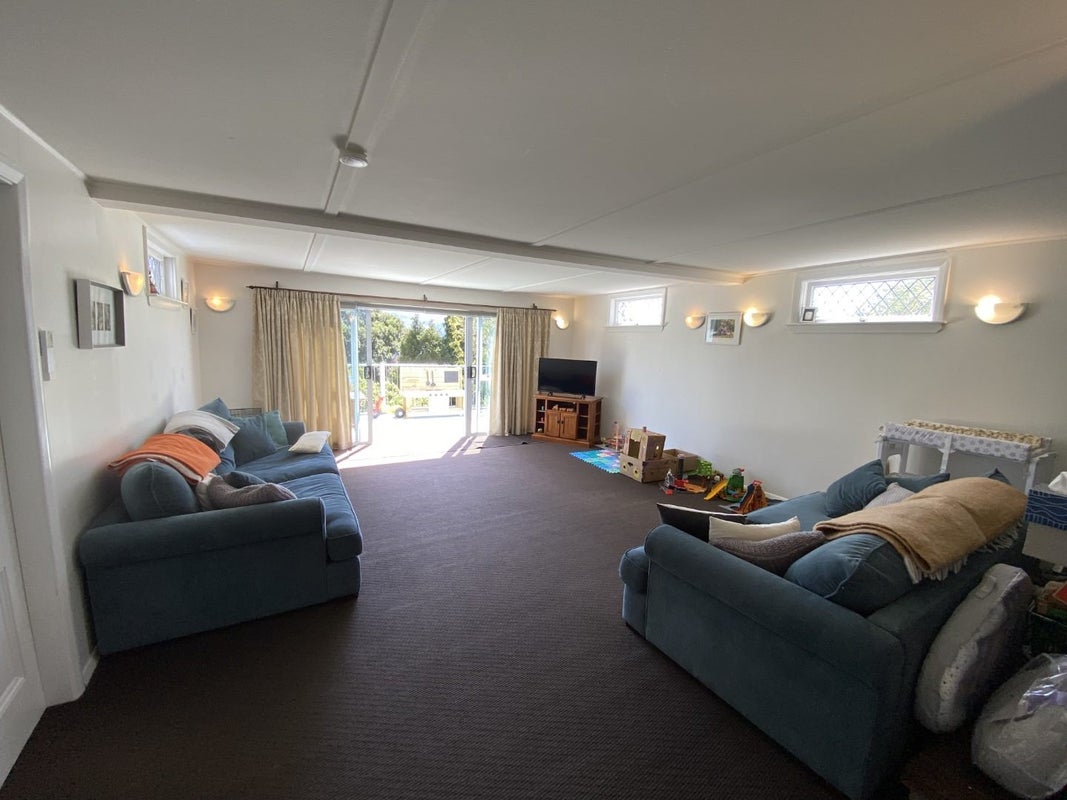 18 Howard Street, Macandrew Bay, Dunedin - Carousel 2