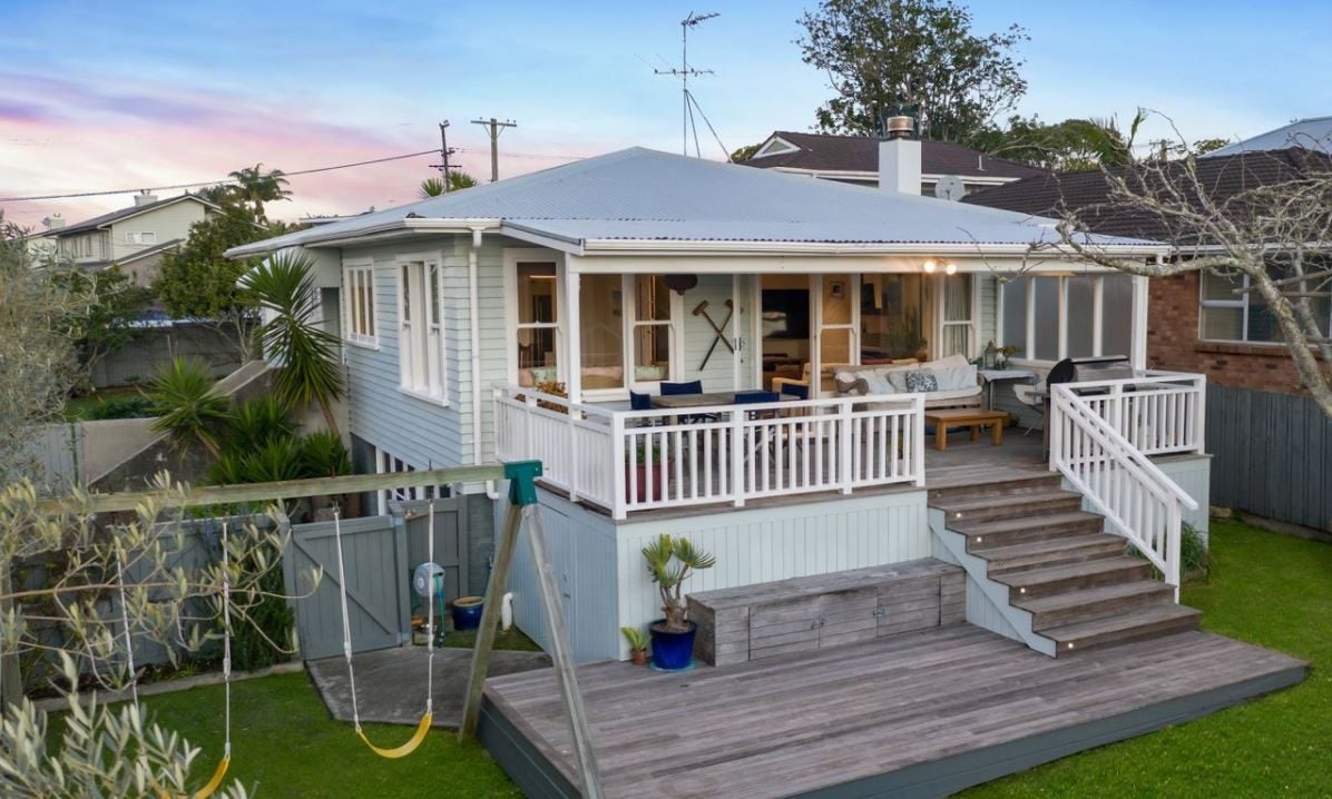 2B Springfield Road, Morningside, Auckland - Carousel 1