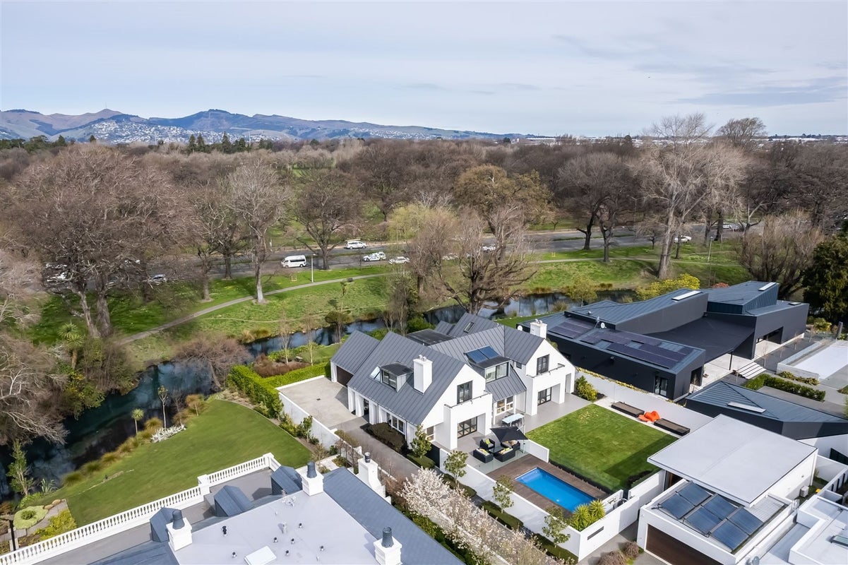 3 Helmores Lane, Merivale, Christchurch - Carousel 50