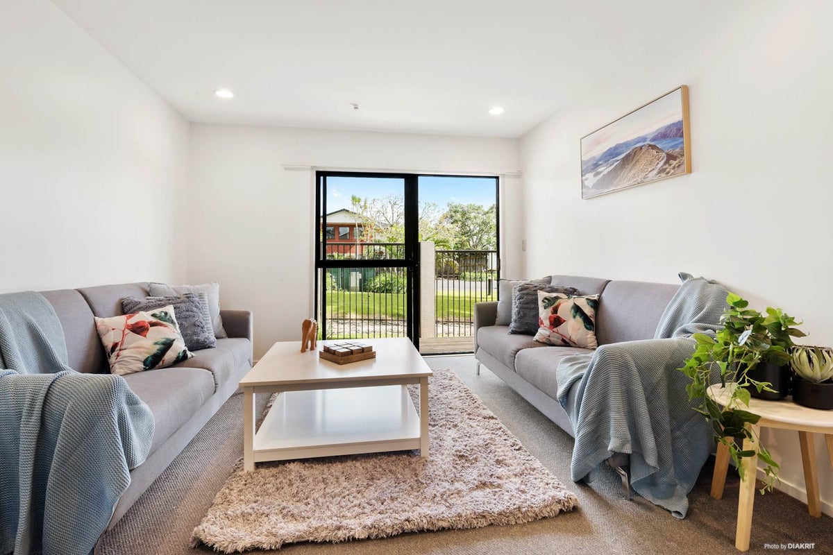 15/437B Albany Hwy, Albany, North Shore City - Carousel 1