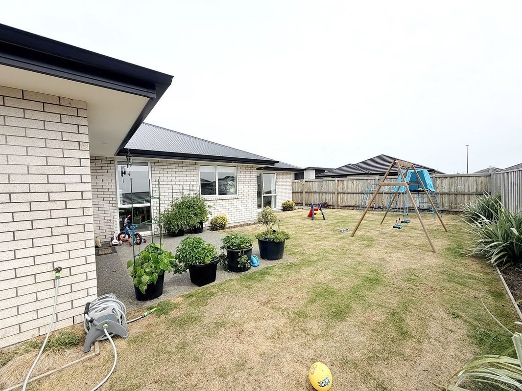 8 Clare Street, Woodend, Woodend - Carousel 22