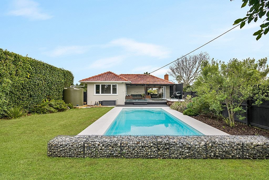6 Helga Crescent, Te Atatu Peninsula, Auckland - Carousel 1