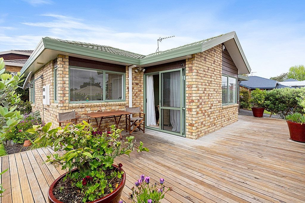 14 Imelda Road, Te Atatu Peninsula, Auckland - Carousel 1