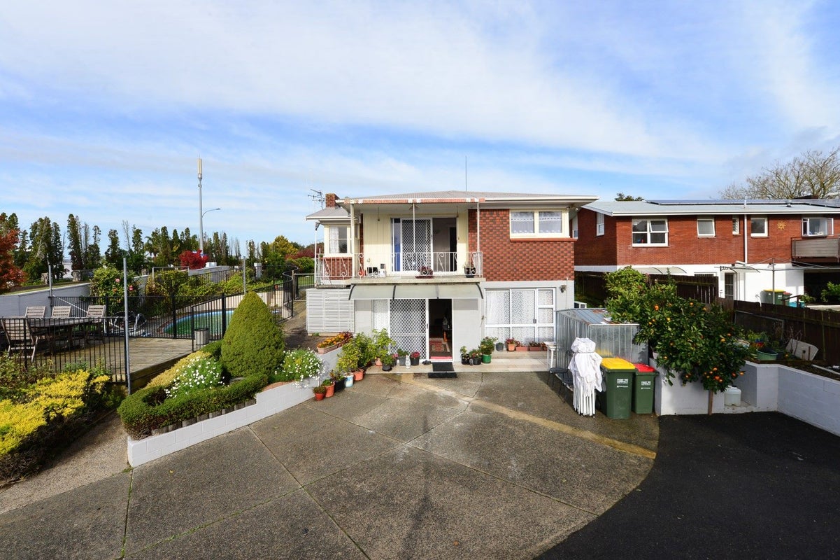 4 Resthill Crescent, Glenview, Hamilton - Carousel 2