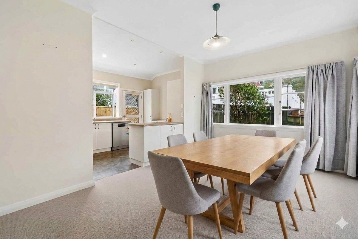 6 Station Road, Khandallah, Wellington - Carousel 2