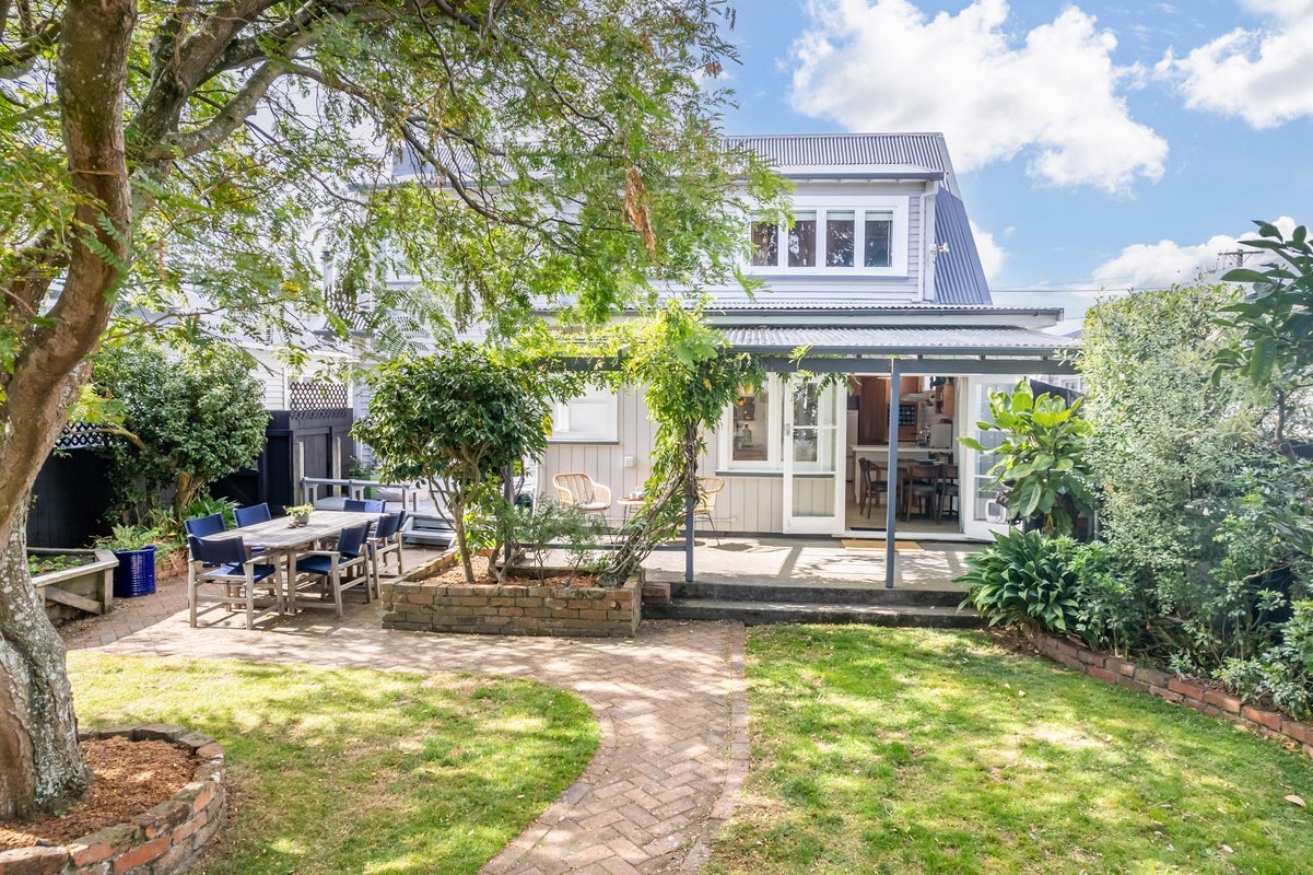 53 Kensington Avenue, Petone, Lower Hutt - Carousel 2