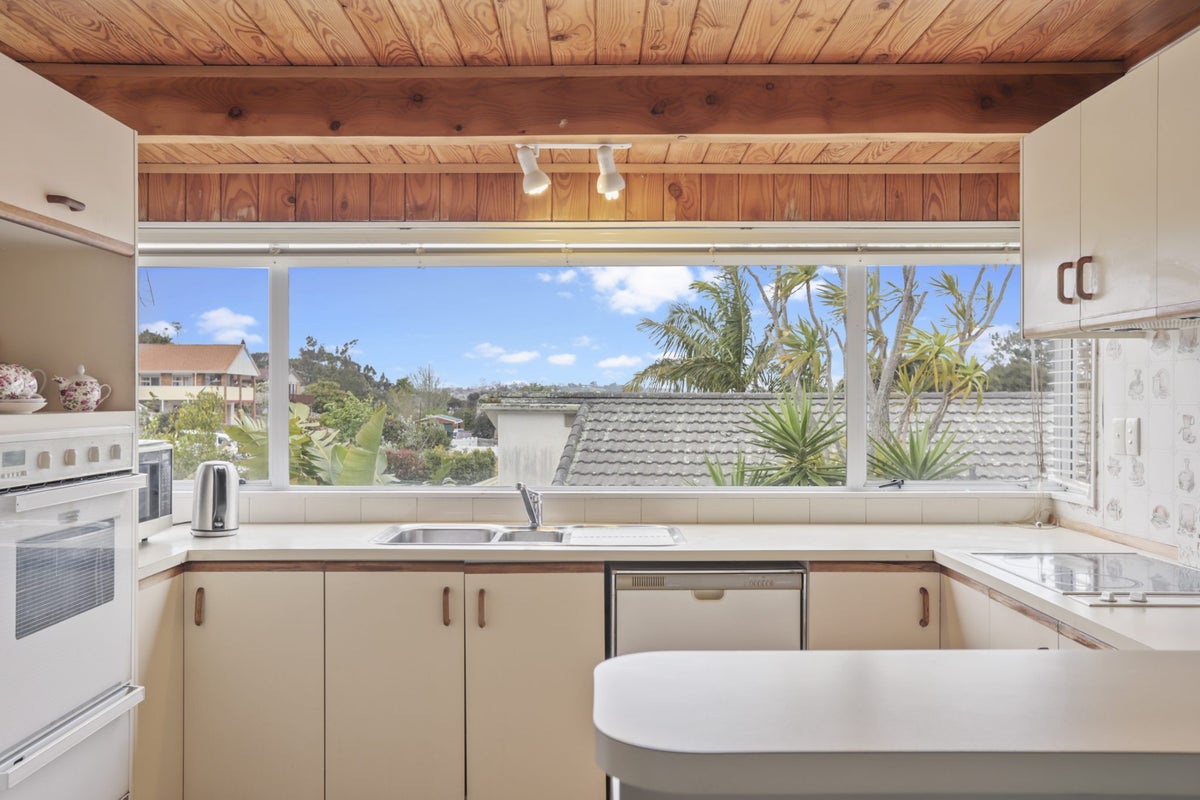 1/1 Tumanaka Place, Henderson, Auckland - Carousel 1