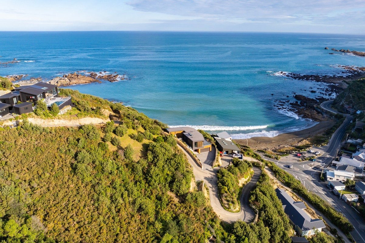 239 Houghton Bay Road, Houghton Bay, Wellington - Carousel 1
