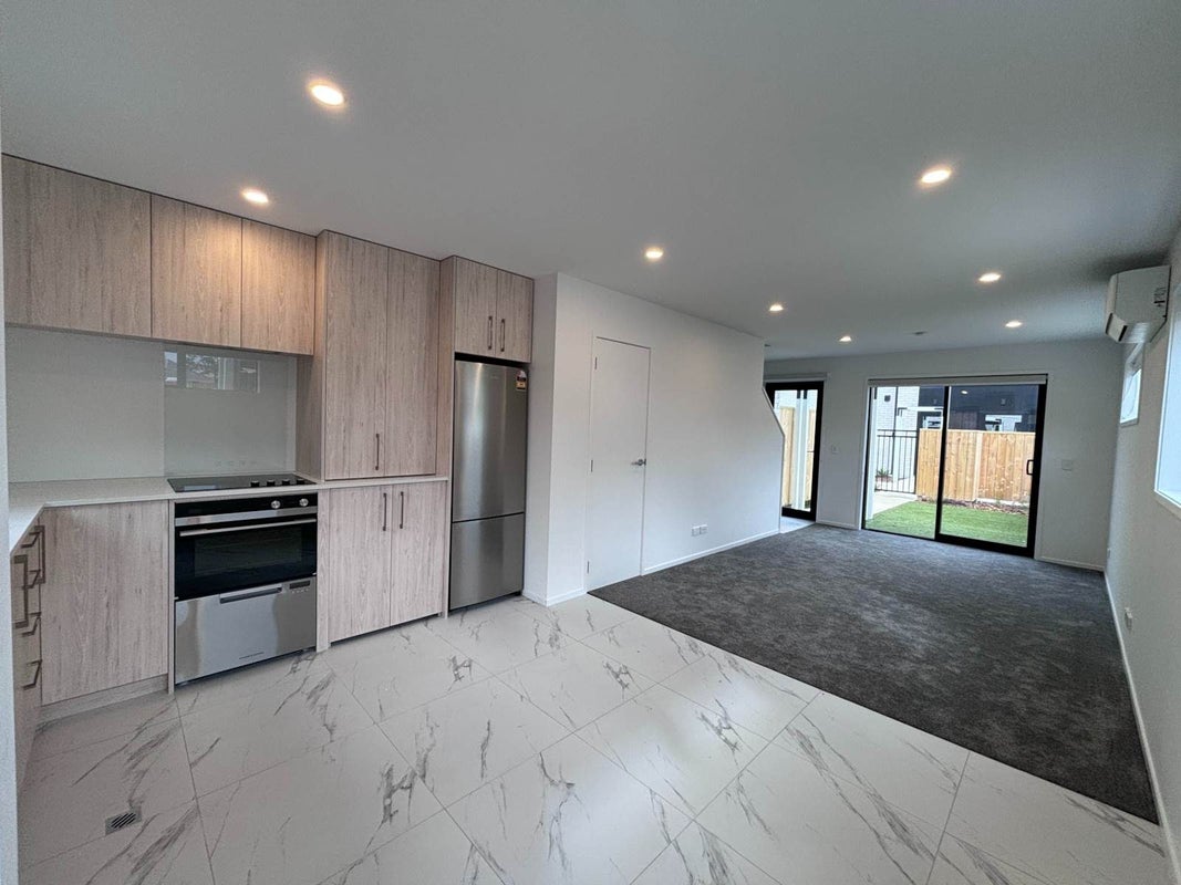 13/23 Awaroa Road, Sunnyvale, Auckland - Carousel 1