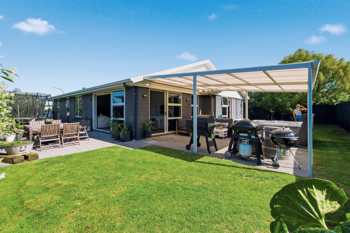 42 Butterworth Crescent, Papamoa Beach, Papamoa - Carousel 1