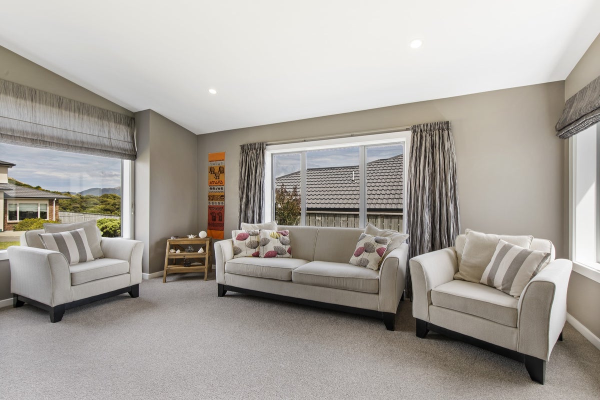 34 Aspiring Terrace, Aotea, Porirua - Carousel 2