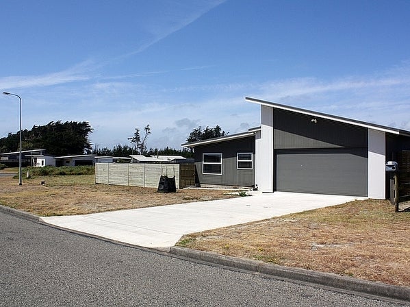52 Kent Avenue, Waitarere Beach, Levin - Carousel 21