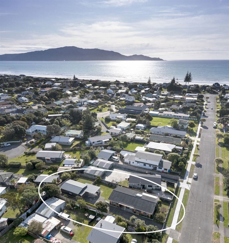 32 Eruini Street, Waikanae Beach, Waikanae - Carousel 1