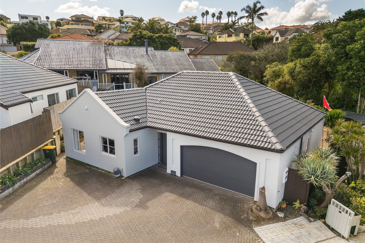 2/10 Vireya Court, Goodwood Heights, Auckland - Carousel 1