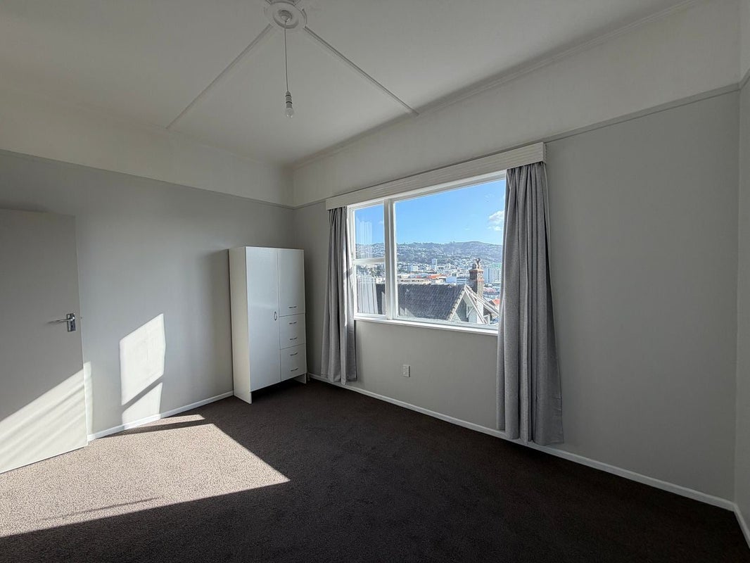 28 Austin Street, Mount Victoria, Wellington - Carousel 1