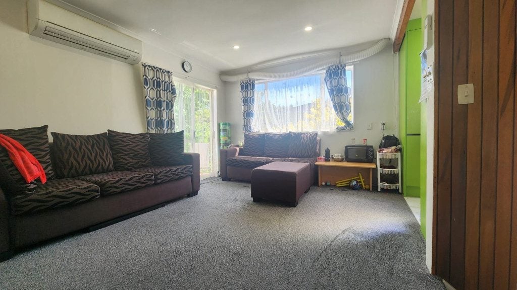 2/24 Commodore Drive, Lynfield, Auckland - Carousel 2