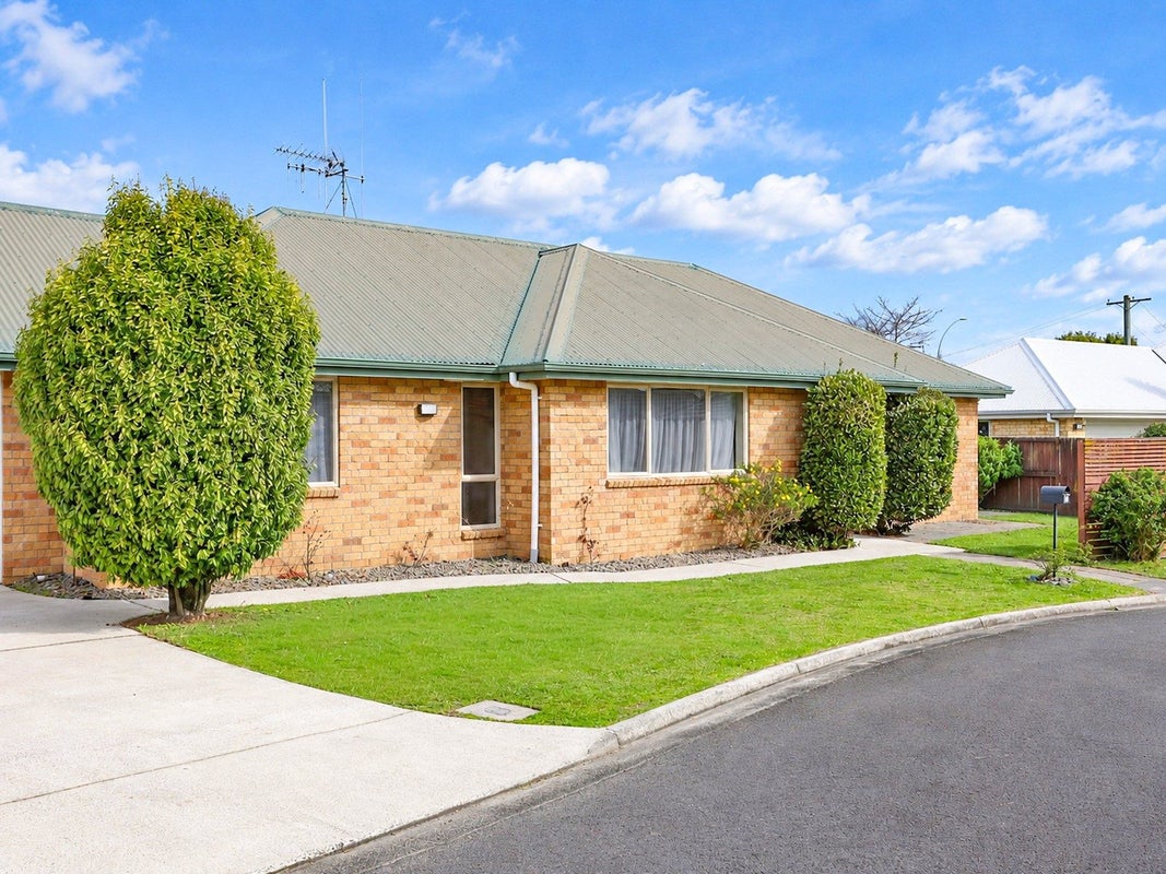 10 Blue Cedar Lane, Enderley, Hamilton, Waikato - Carousel 2