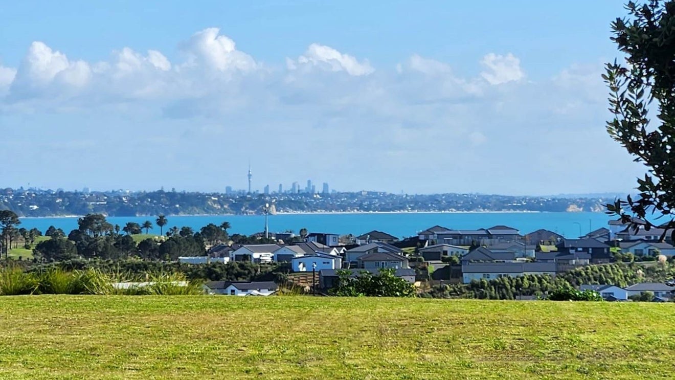 20 Karo Road, Beachlands, Auckland - Carousel 1