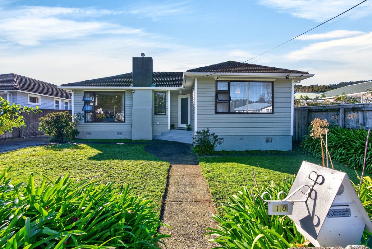 18 Richard Grove, Stokes Valley, Lower Hutt - Carousel 2