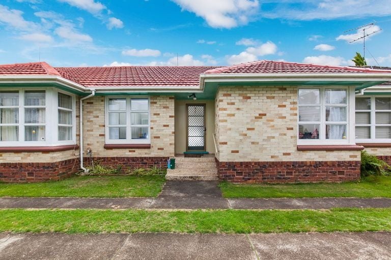 2/4 Erson Avenue, Royal Oak, Auckland - Carousel 1