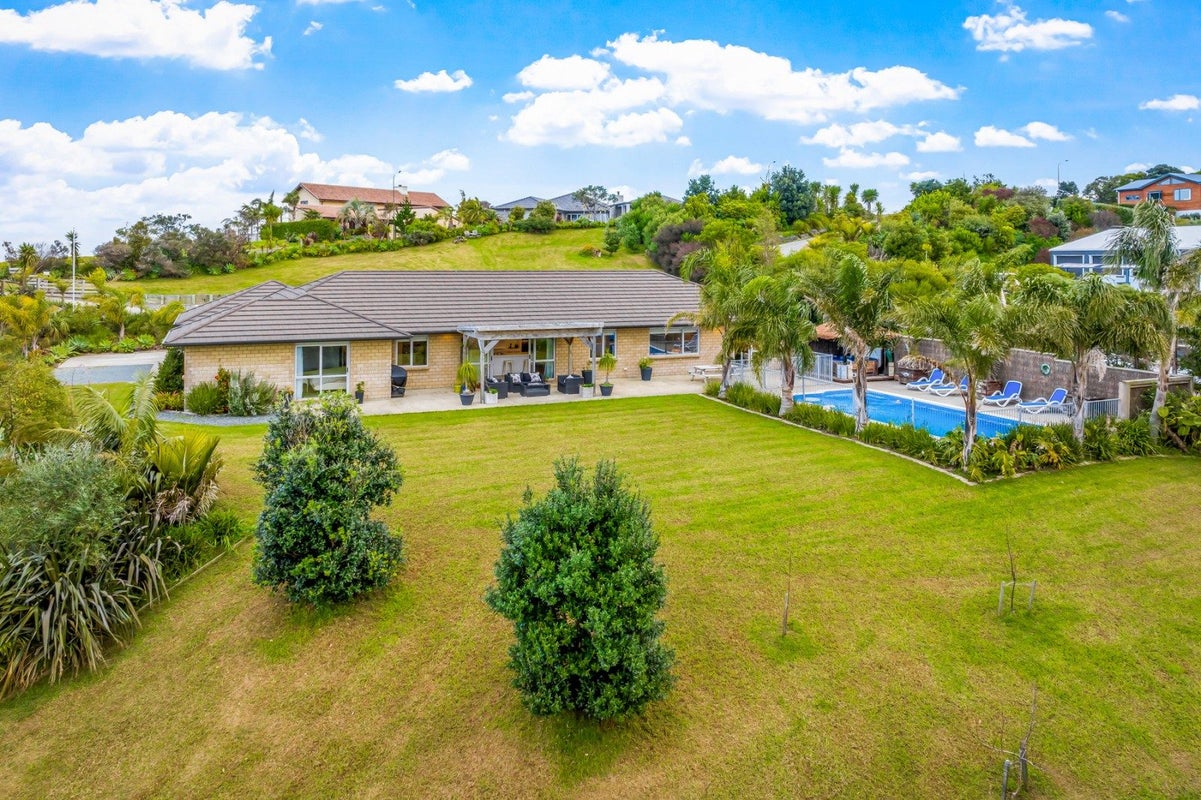 54 Roberts Road, Matakatia, Whangaparaoa - Carousel 1