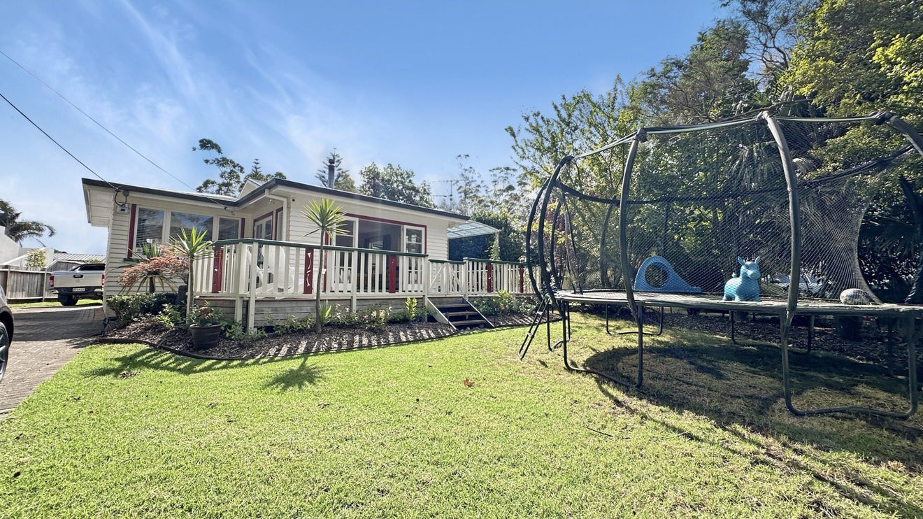 11 Holgate Avenue, Herald Island, Auckland - Carousel 26