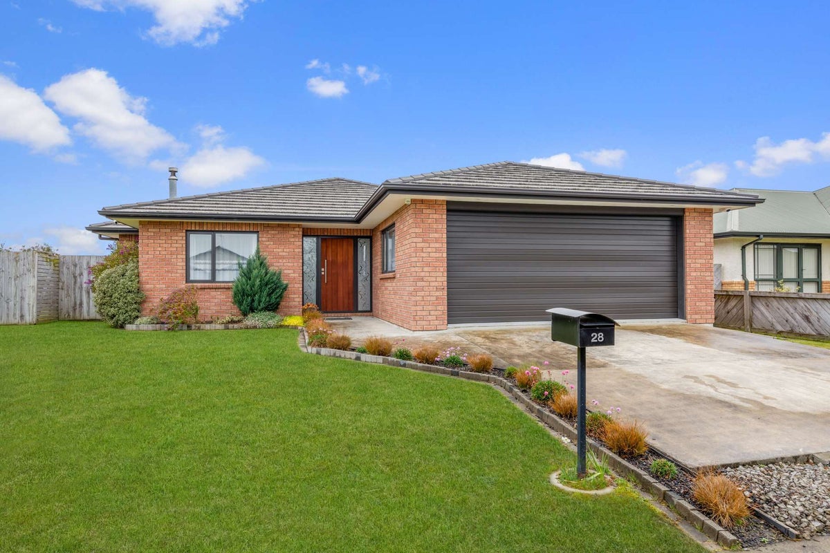 28 Abby Road, Fitzherbert, Palmerston North - Carousel 1