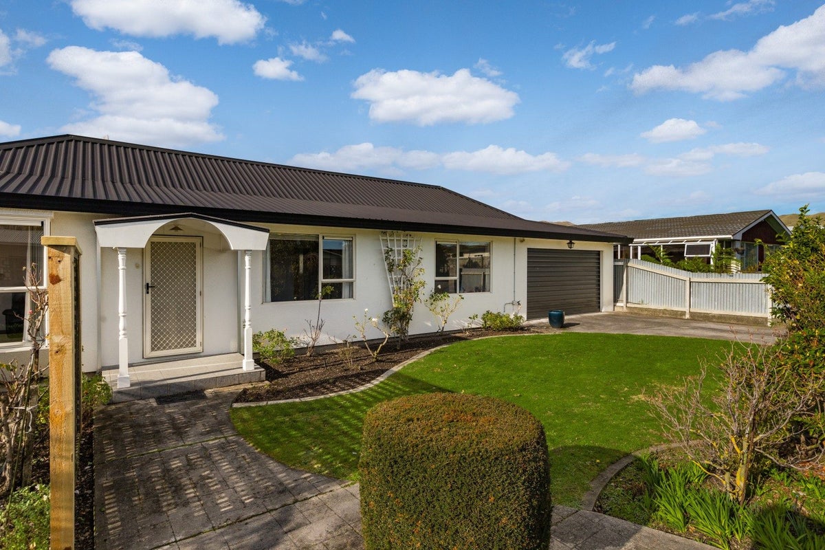 1 Karina Crescent, Redwoodtown, Blenheim, Marlborough - Carousel 1