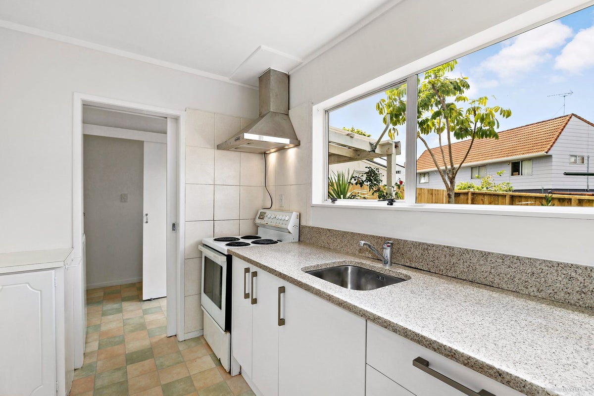 70 Kohekohe Street, New Lynn, Auckland - Carousel 2