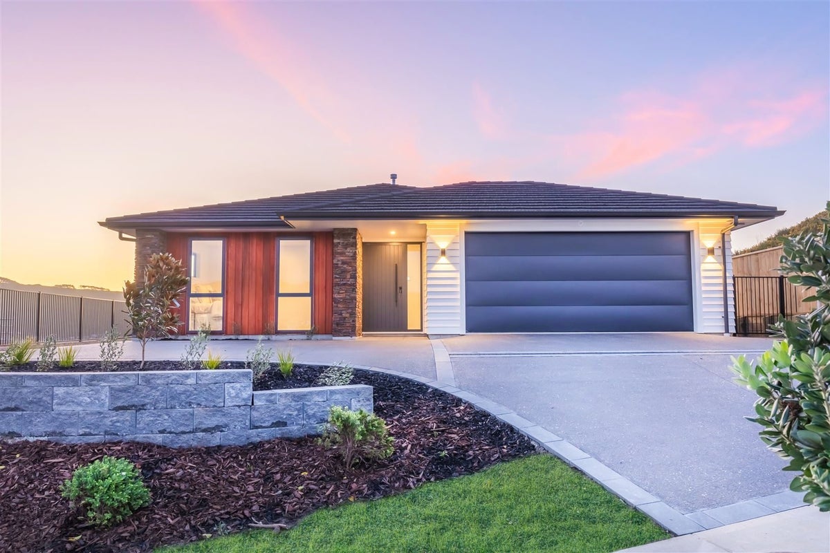 189 John Burke Drive, Aotea, Porirua - Carousel 1