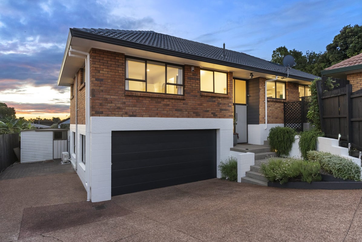 3/9 Billabong Place, Botany Downs, Auckland - Carousel 1