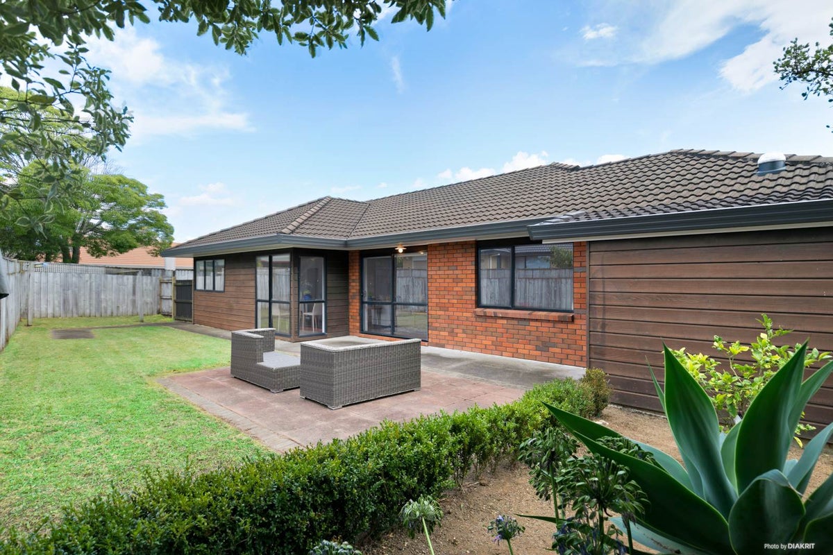 2/31 Kilimanjaro Drive, Northpark, Auckland - Carousel 1