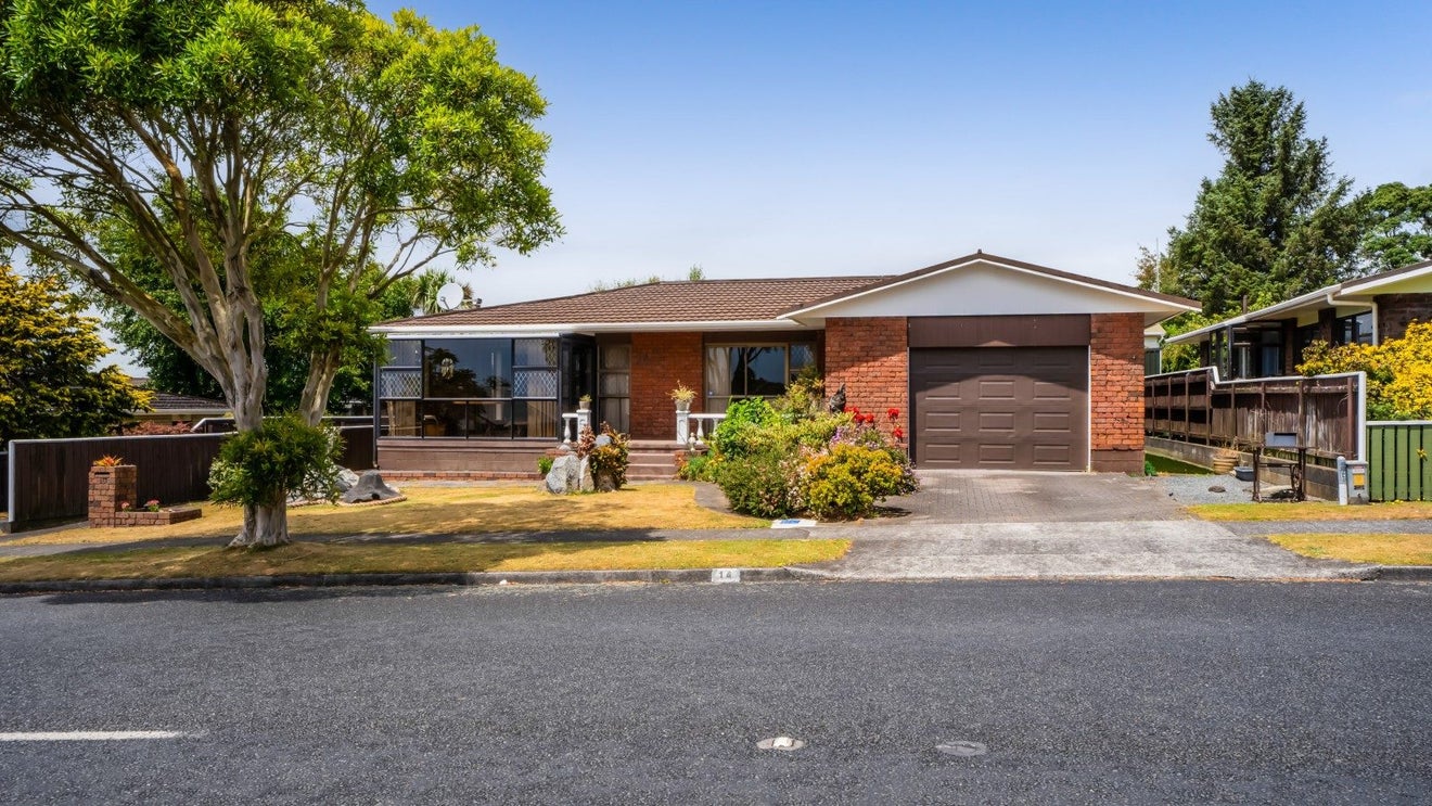 14 Poplar Grove, Whalers Gate, New Plymouth - Carousel 1