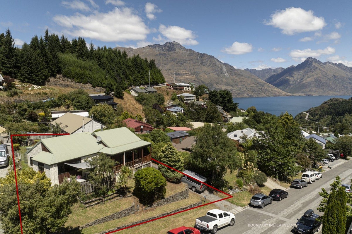 10 Watts Road, Fernhill, Queenstown - Carousel 1